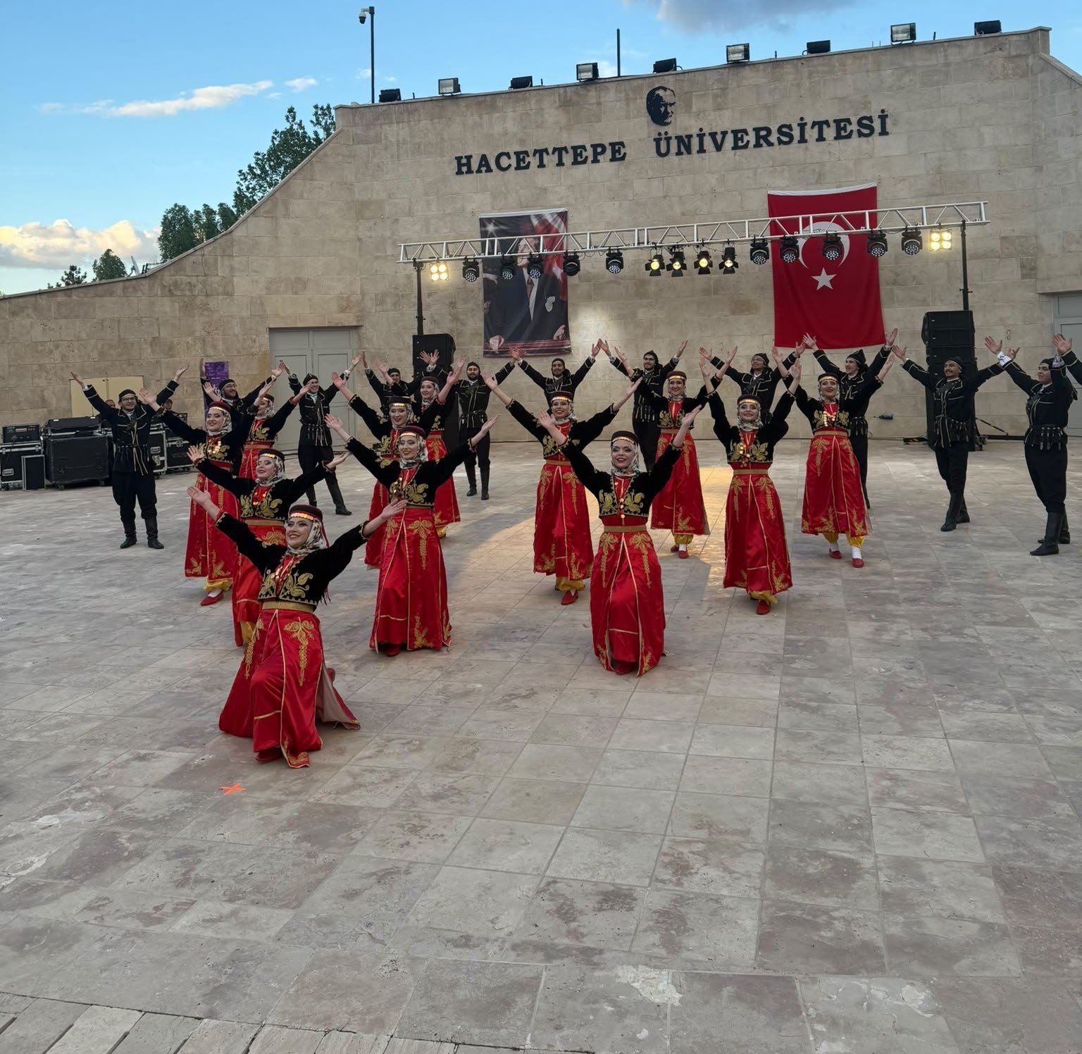 Amfi Tiyatro ve Seyirciler